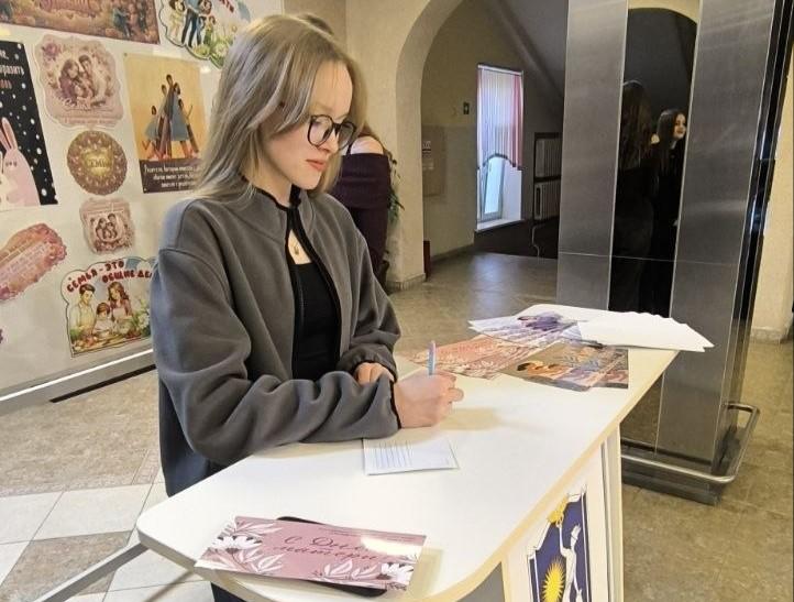 «Поздравим маму вместе»: тепло профсоюзной акции в Минском филиале УО «БТЭУ ПК»